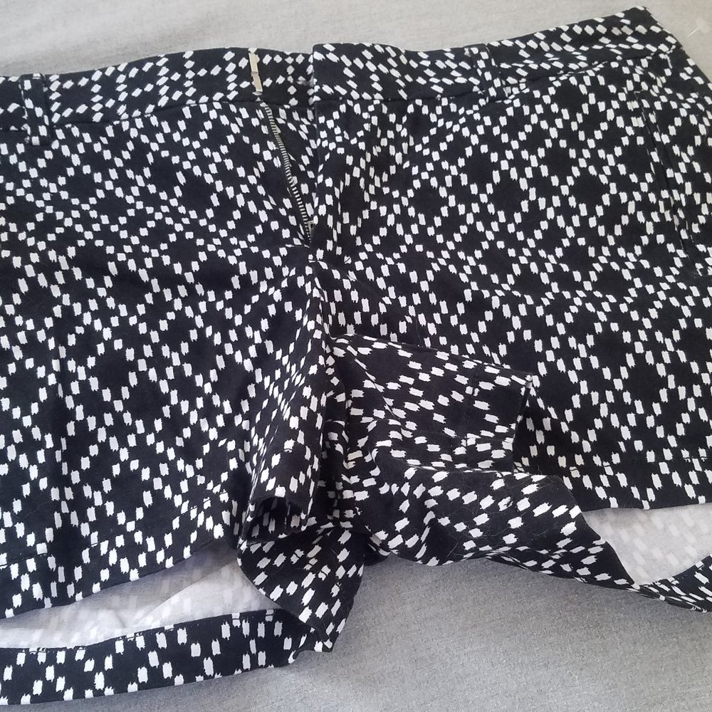 A.N.A. Black & White Twill Shorts - Size 16